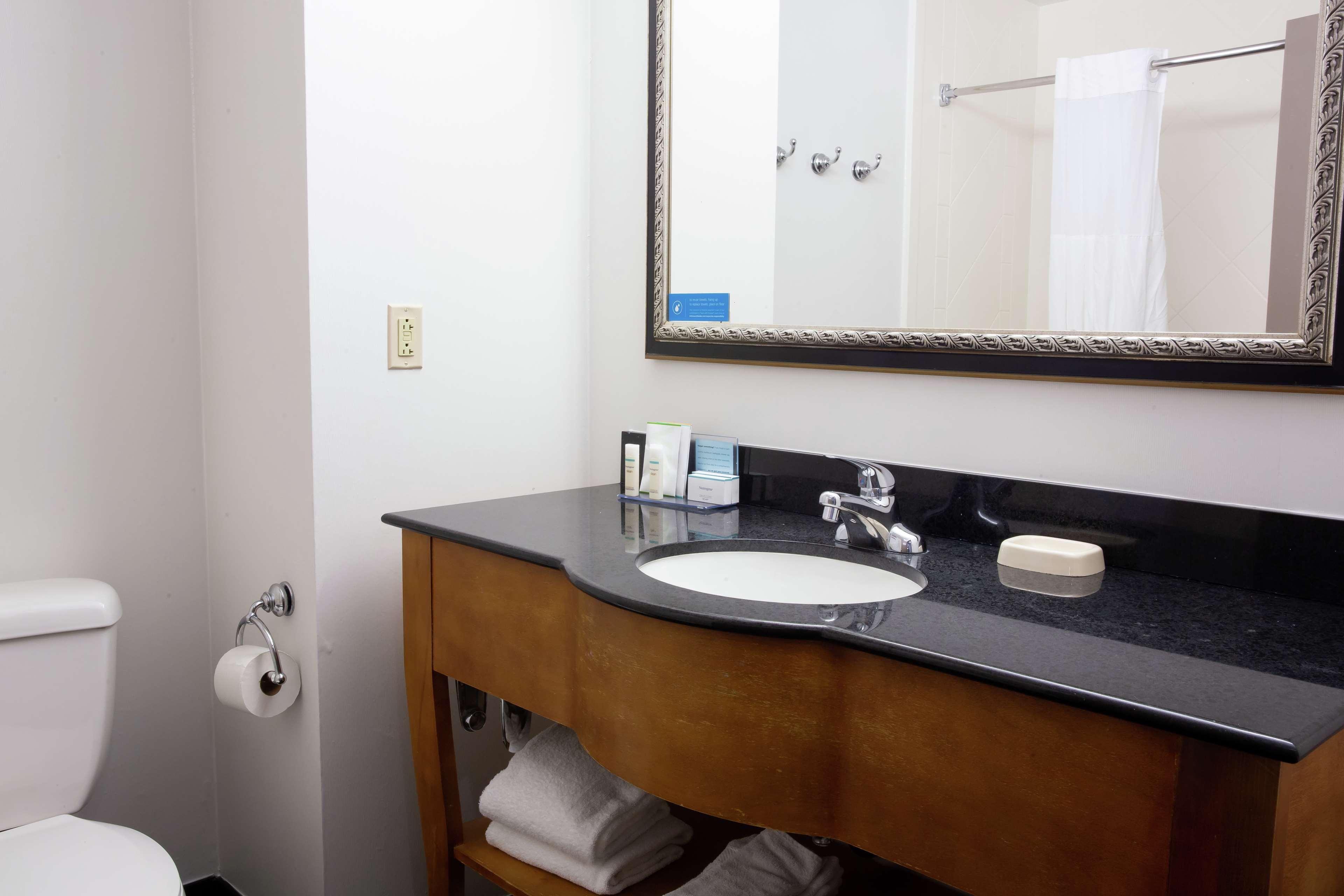 Hampton & Chesapeake-square Mall 3*