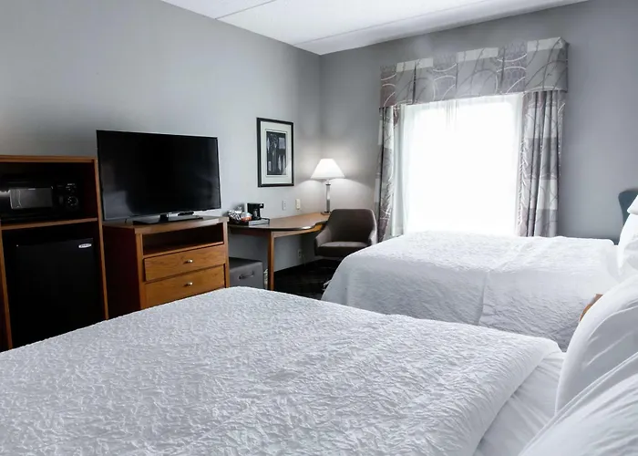 Hampton Inn & Suites Chesapeake-Square Mall